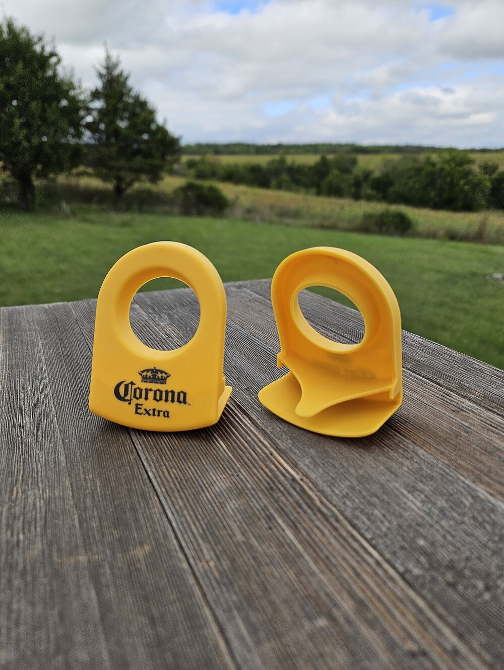 Lot of 2 Corona Extra Yellow Margarita Glass Bottle Holder Clips Coronarita